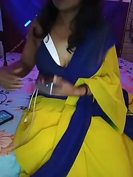 mayakapoor880 online show from June 9, 2026, 8:26 am