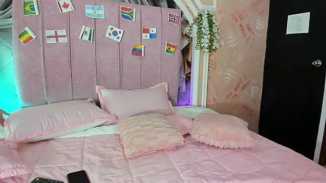 Snapshot of dulce_girls chatting on June 20, 2026, 11:46 am dulce girls online show from June 20, 2026, 11:46 am