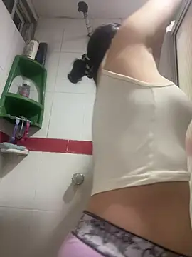 LinaEvansonn online show from April 24, 2026, 1:19 am