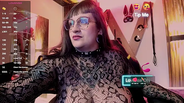 Snapshot of Violett_8 chatting on June 19, 2026, 5:56 am Violett 8 online show from June 19, 2026, 5:56 am