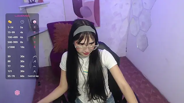 Snapshot of Melodi_velasquez chatting on July 8, 2026, 3:44 am Melodi velasquez online show from July 8, 2026, 3:44 am