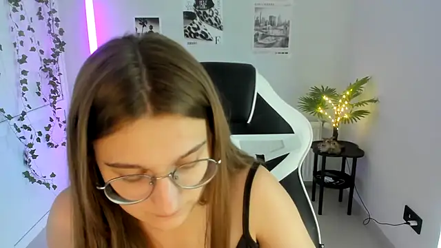 Snapshot of Mia_kristal chatting on July 22, 2026, 1:14 pm Mia kristal online show from July 22, 2026, 1:14 pm