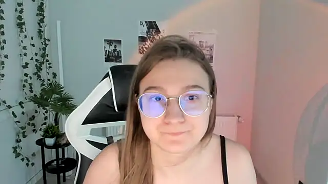 Snapshot of Mia_kristal chatting on August 8, 2026, 12:40 pm Mia kristal online show from August 8, 2026, 12:40 pm