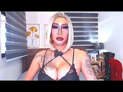 Snapshot of DominateMistressTania chatting on May 25, 2026, 12:16 am DominateMistressTania online show from May 25, 2026, 12:16 am