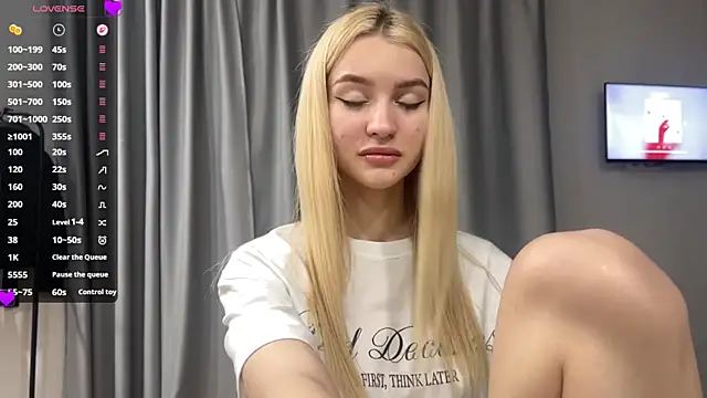 Snapshot of MelissaEvenns chatting on May 24, 2026, 1:27 pm MelissaEvenns online show from May 24, 2026, 1:27 pm