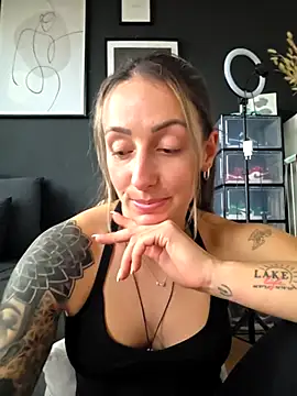 NicoleKaiser online show from April 2, 2026, 4:04 pm