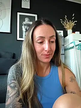 NicoleKaiser online show from April 7, 2026, 5:02 pm