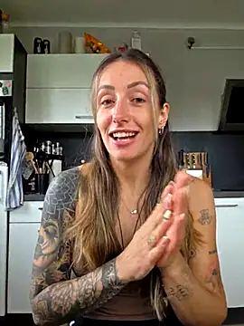 NicoleKaiser online show from April 21, 2026, 8:09 am