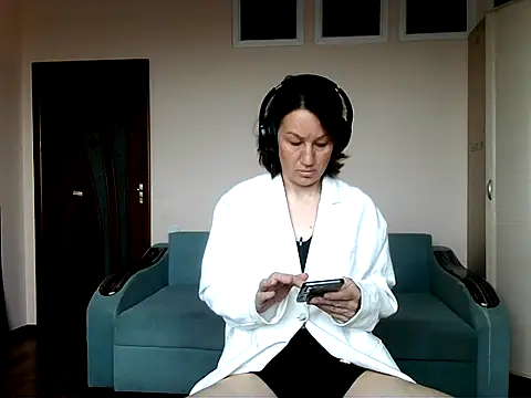 Snapshot of PrivateVelvetXX chatting on March 24, 2026, 4:06 am PrivateVelvetXX online show from March 24, 2026, 4:06 am