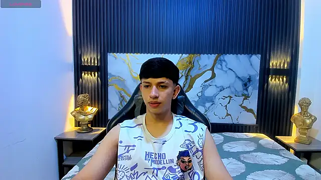 Snapshot of AdrianFranko chatting on June 5, 2026, 1:28 pm AdrianFranko online show from June 5, 2026, 1:28 pm