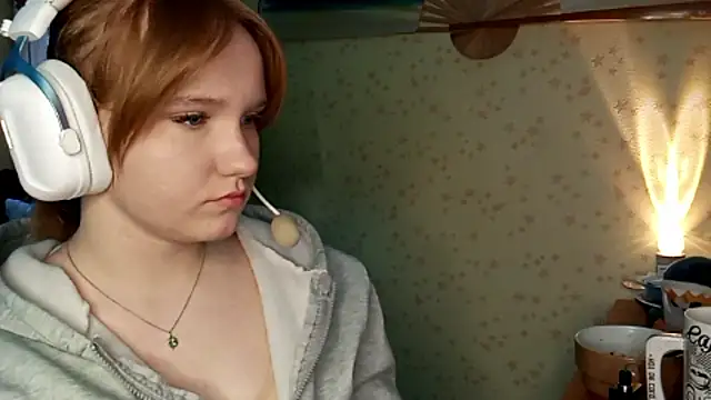 BelladeSimons online show from March 19, 2026, 6:06 am