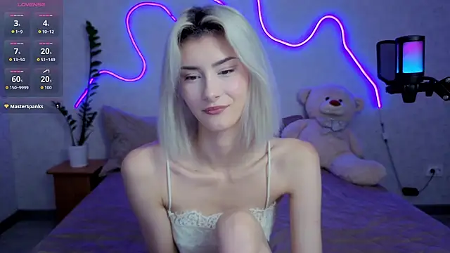 kittysocutie online show from June 29, 2026, 12:17 am