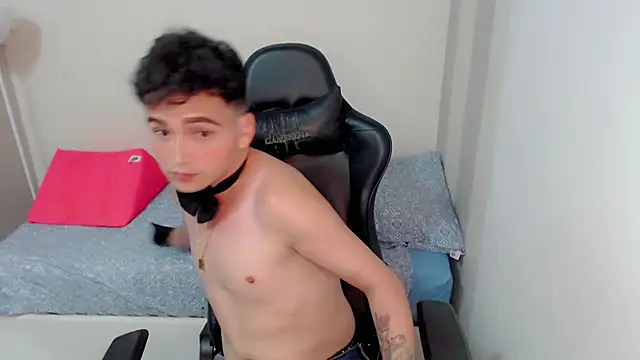 Mathias twinkk online show from April 5, 2026, 3:26 am
