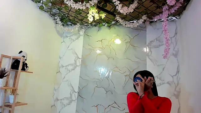 Nahomi hot 77 online show from May 25, 2026, 1:17 pm