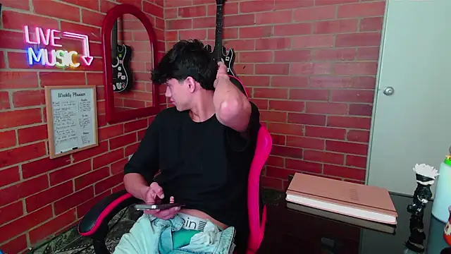 Kurtt   online show from May 17, 2026, 4:47 pm