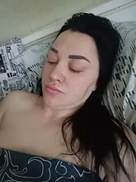 Elsie-Nora online show from May 16, 2026, 4:42 am