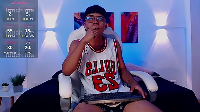Snapshot of thiagosterling chatting on April 8, 2026, 11:27 pm thiagosterling online show from April 8, 2026, 11:27 pm