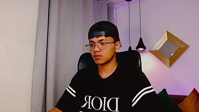 Snapshot of thiagosterling chatting on April 13, 2026, 11:43 pm thiagosterling online show from April 13, 2026, 11:43 pm