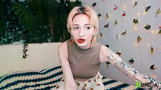 Kira  Cutie online show from April 29, 2026, 8:48 pm