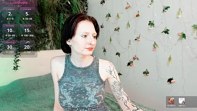 Kira  Cutie online show from June 23, 2026, 8:51 pm