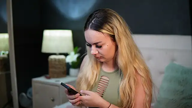 Snapshot of DaliaParis chatting on July 10, 2026, 8:33 pm DaliaParis online show from July 10, 2026, 8:33 pm