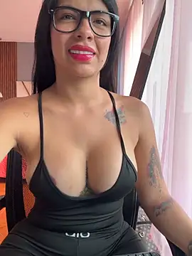 Noa rousse01 online show from April 17, 2026, 8:23 pm