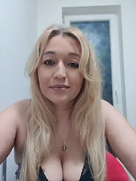 LexaVelure online show from April 16, 2026, 9:50 pm