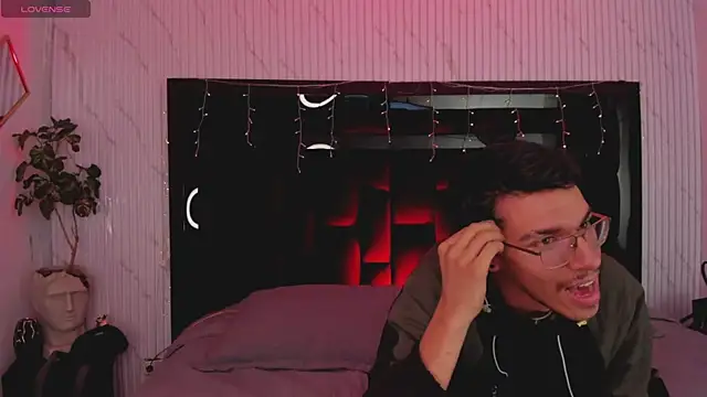 ArthurAndAllice online show from March 19, 2026, 11:42 pm