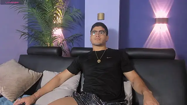 DanteTargaryen online show from March 29, 2026, 4:01 am