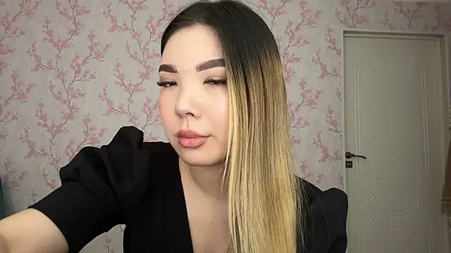 Louise Kiss  online show from March 24, 2026, 9:14 am