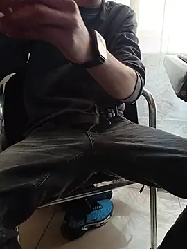 Snapshot of Skinboy06 chatting on April 24, 2026, 10:39 am Skinboy06 online show from April 24, 2026, 10:39 am
