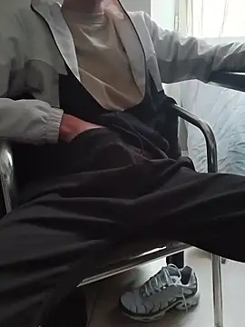 Snapshot of Skinboy06 chatting on April 26, 2026, 1:09 pm Skinboy06 online show from April 26, 2026, 1:09 pm