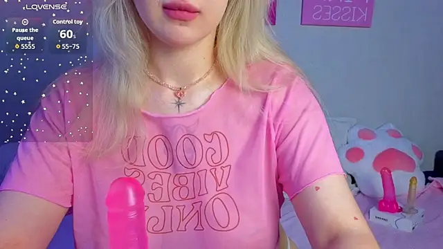BlondieSummer online show from June 10, 2026, 6:07 pm