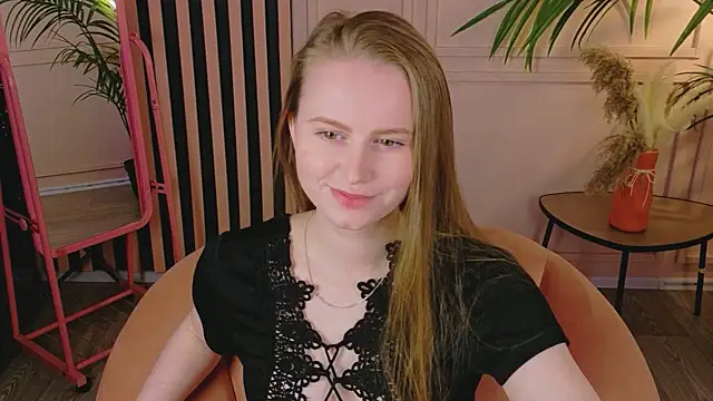 Snapshot of Lover_Daisy_ chatting on May 5, 2026, 12:35 pm Lover Daisy online show from May 5, 2026, 12:35 pm