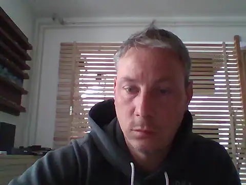 Userandmmm online show from April 15, 2026, 8:32 am