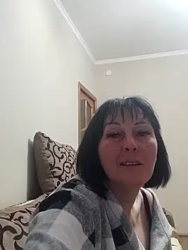 HelgaDennis online show from April 7, 2026, 7:25 pm