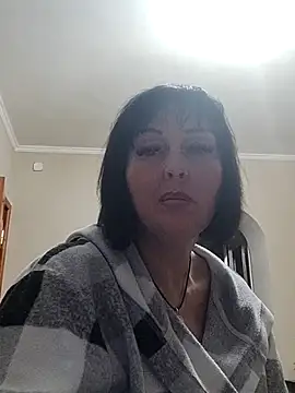 HelgaDennis online show from April 28, 2026, 5:51 pm