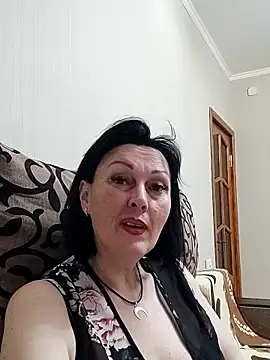 HelgaDennis online show from May 18, 2026, 6:25 pm