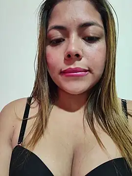 Yelii  online show from June 17, 2026, 8:32 pm