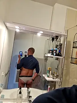 Justfunfree online show from April 3, 2026, 1:53 pm