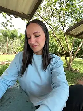 Silvia G online show from April 22, 2026, 1:56 pm