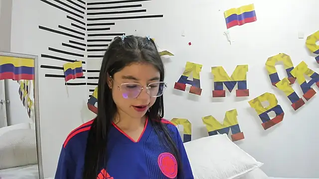 LindaCatalina  online show from July 3, 2026, 12:44 pm