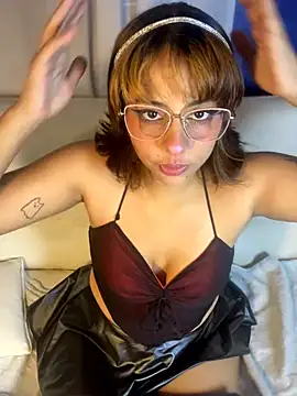 Snapshot of LeylaKnox chatting on March 27, 2026, 1:22 pm LeylaKnox online show from March 27, 2026, 1:22 pm