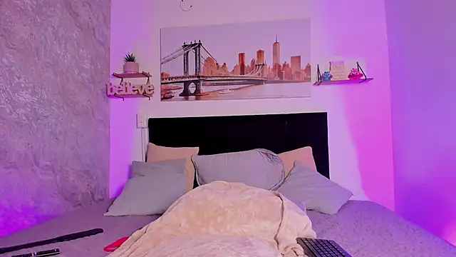SofiaLujan  online show from June 9, 2026, 11:38 pm