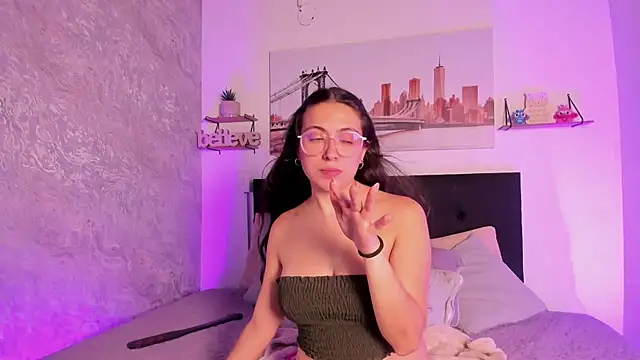 SofiaLujan  online show from June 18, 2026, 11:53 pm