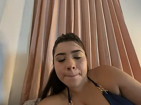 Snapshot of CamilaRougee chatting on May 25, 2026, 1:00 am CamilaRougee online show from May 25, 2026, 1:00 am