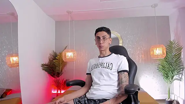 Snapshot of Gio_carangi chatting on June 16, 2026, 11:40 pm Gio carangi online show from June 16, 2026, 11:40 pm