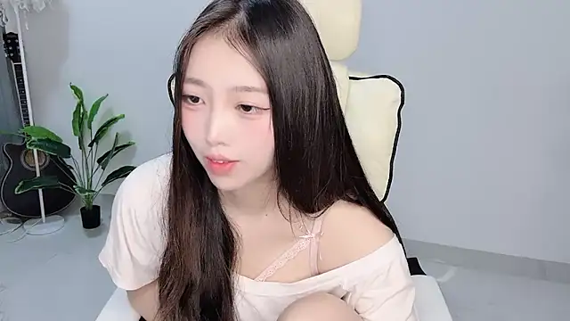 Yukiy8877 online show from April 4, 2026, 10:13 am