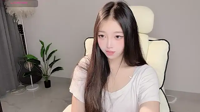Yukiy8877 online show from April 20, 2026, 11:17 pm