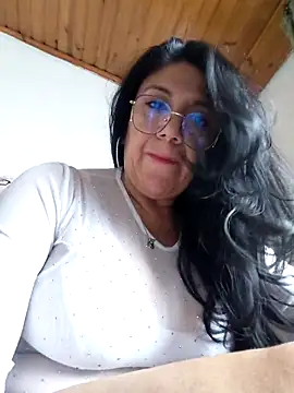 Snapshot of Mielx chatting on April 4, 2026, 9:56 pm Mielx online show from April 4, 2026, 9:56 pm